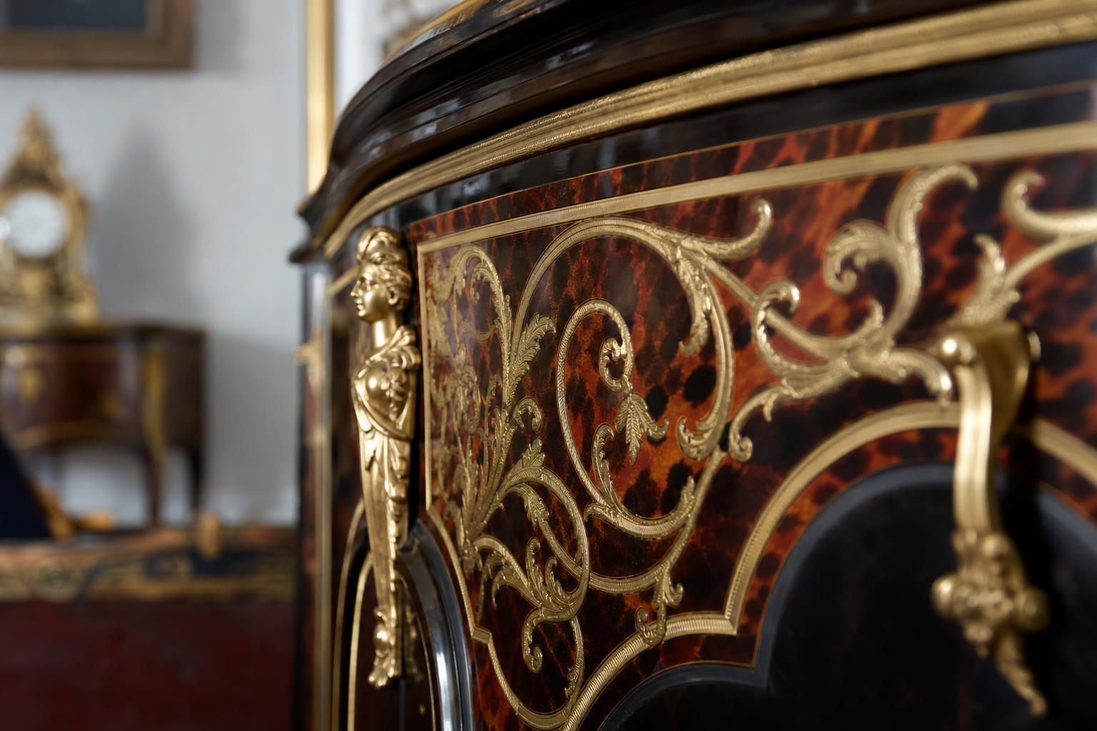 Détail d'une marqueterie Boulle en écaille de tortue et laiton